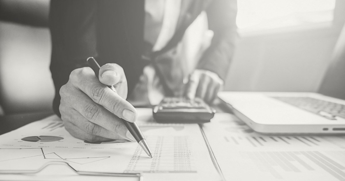 Los aranceles son impuestos que se gravan al exportar o importar mercancías