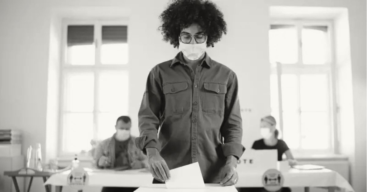 La democracia mantiene una dualidad entre lo que debería ser y lo qué es. Entre lo prescriptivo y lo descriptivo